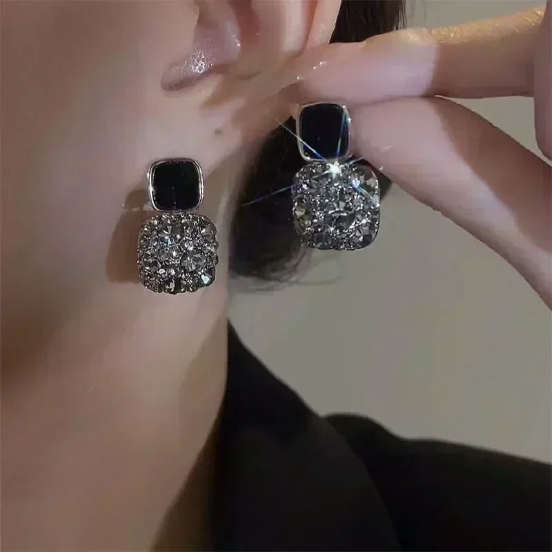 Fashion Korean Women Retro Drip Glaze Red Flower Earrings Women for Delicate Earrings Luxury Couple Engagement Jewelry Gift