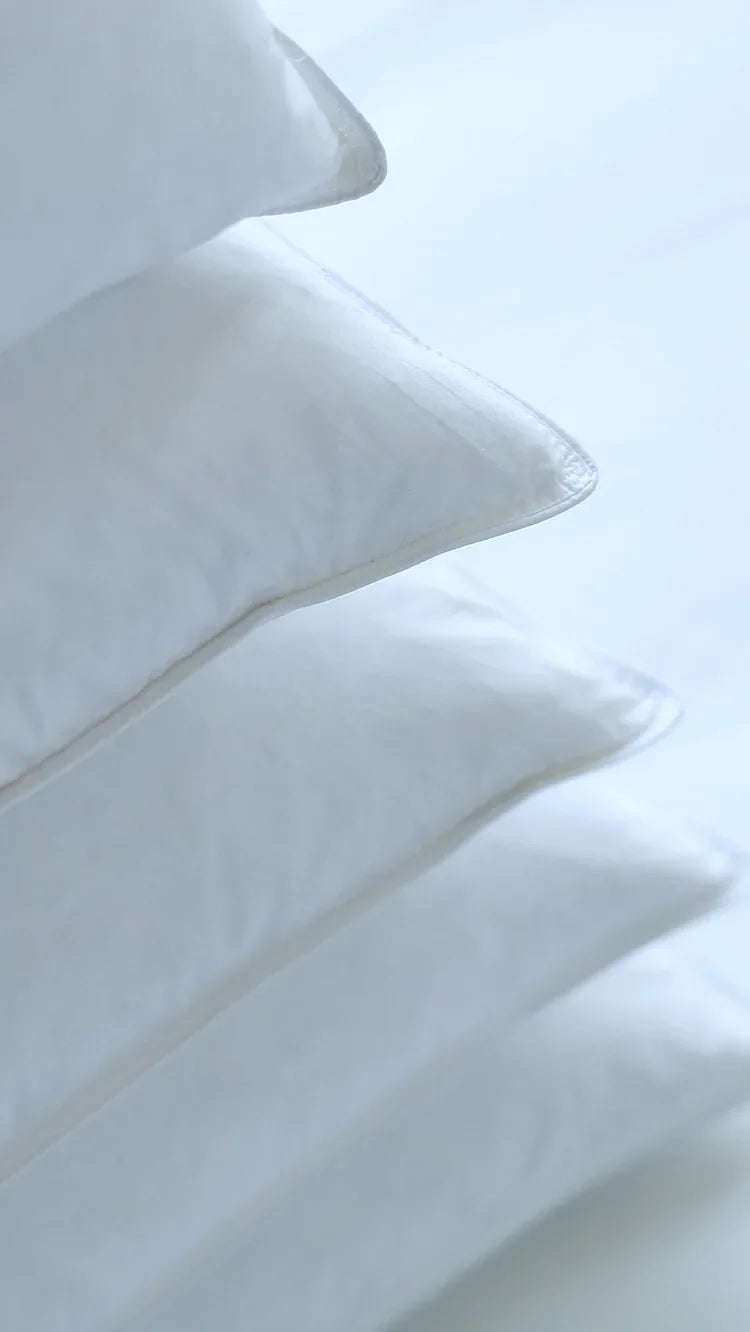 Entry Luxury Goose Down Feathers Cushion Insert Core Throw Pillow Core 5% Down Pillow Filling Downproofness